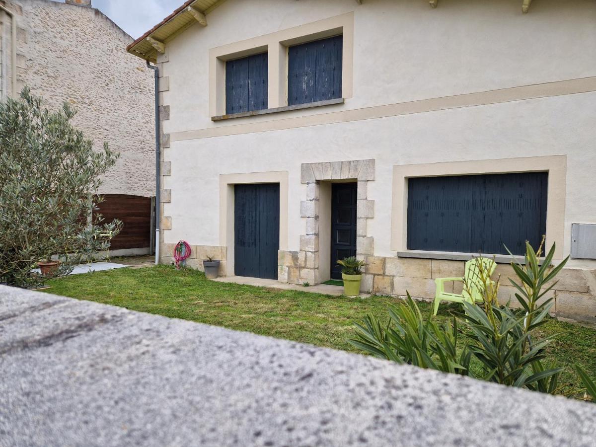 Maison Typique Royannaise Dans Un Quartier Calme Exterior photo